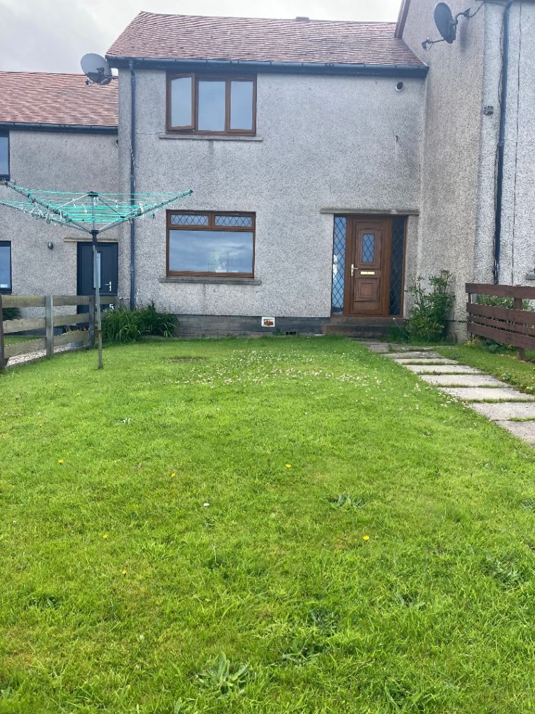 To let Mid Terrace two bedroomed house Macduff,