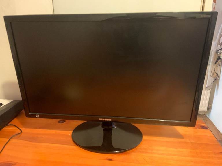 Samsung S24D390H Monitor - Black, Good Condition