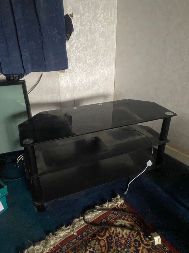 Free tv table/ TV stand  - bh10
