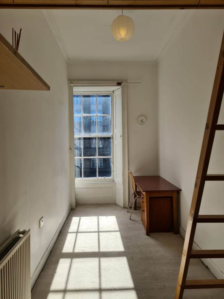 V CENTRAL ** DOUBLE BEDROOM ** V SPACIOUS