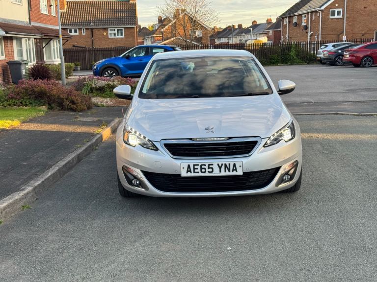 Peugeot, 308, Hatchback, 2015, Semi-Auto, 1997 (cc), 5 doors