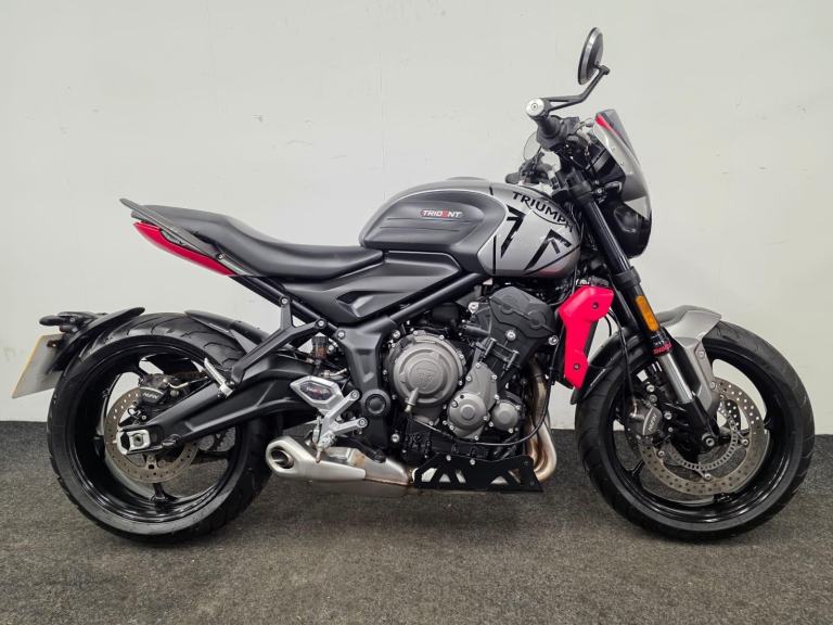 TRIUMPH TRIDENT 660 ** TFT DASH - SHOWA FORKS - HEATED GRIPS **