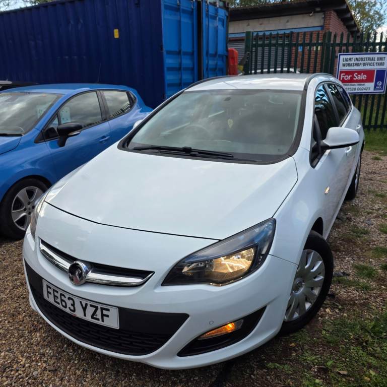 VAUXHALL ASTRA J ESTATE EXCLUSIV FACELIFT MODEL 1.7 DIESEL 110 BHP YEAR 2013 £20 ROAD TAX HPI CLEAR!