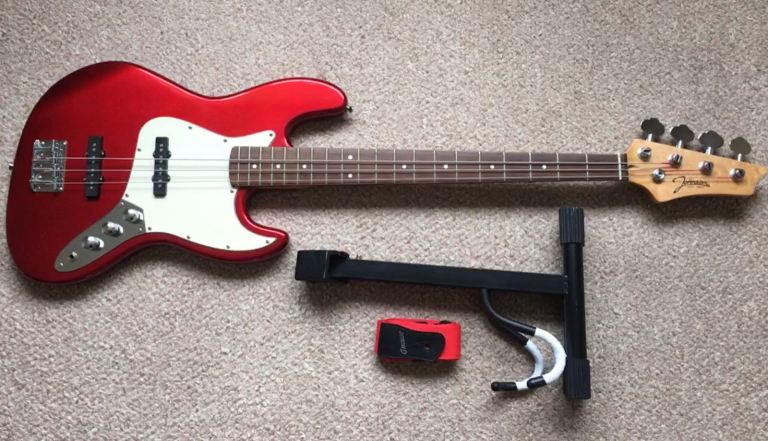 Bass guitar 