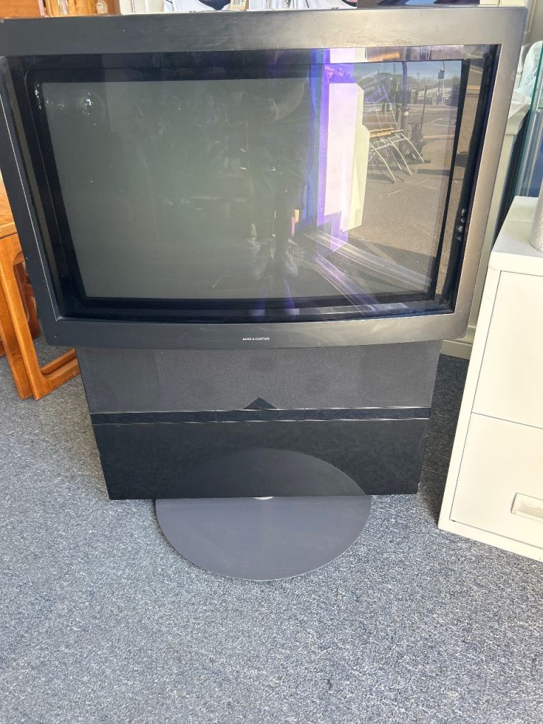 Bang & olufsen Large CRT TV with Swivel Stand - Good Condition