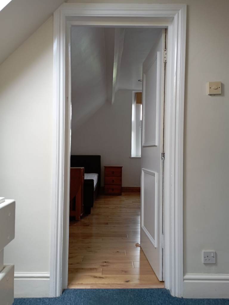 Single sunny furnished room in shared house on Bear Flat, Bath