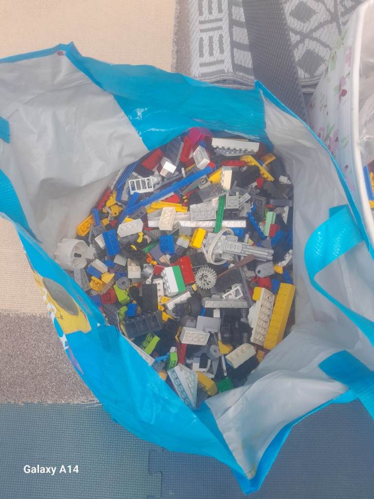 Large Bag of LEGO Bricks – Mixed Colours, Good Condition