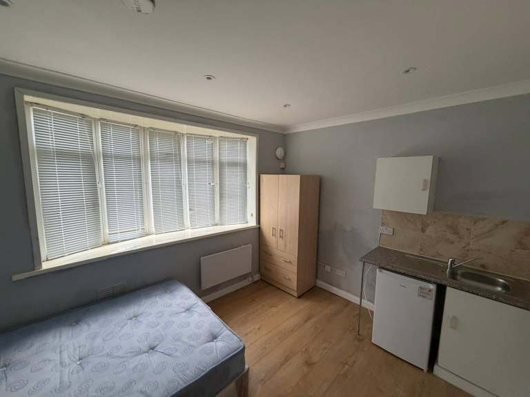 BENEFITS ACCEPTED - Studio Flat Available in Catford Lewisham SE6