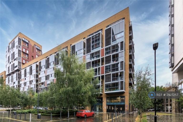 3 bedroom flat in Labyrinth Tower, London, E8 (3 bed) (#2927257)