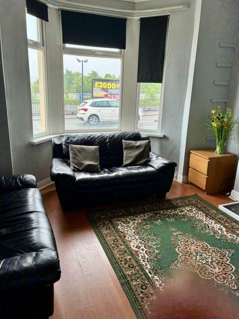 two bedroom apartment in Canton Cardiff suit NHS