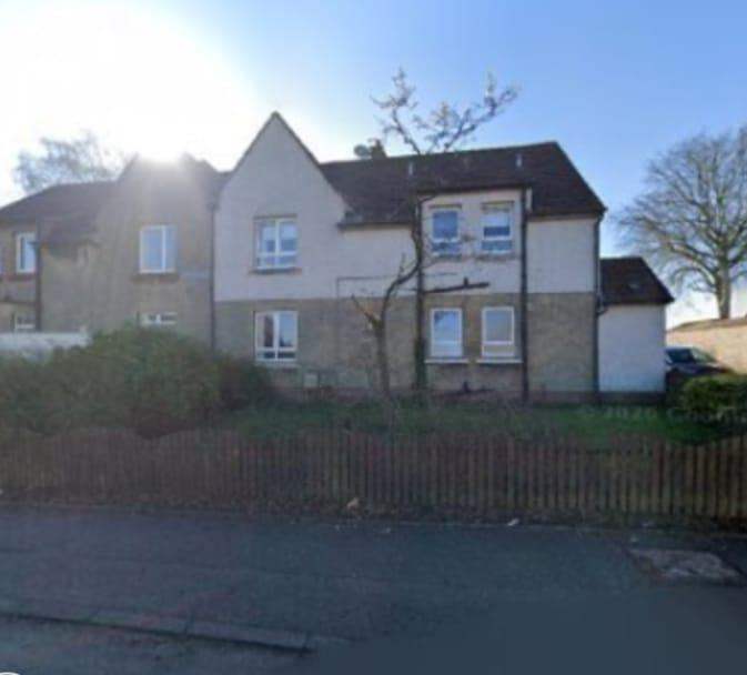 Spacious 3 BEDROOM GARDEN FLAT WITH GARDEN - WHITBURN