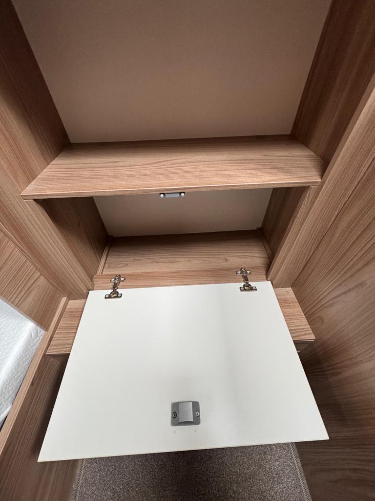 SWIFT ESCAPE 695 - 2017