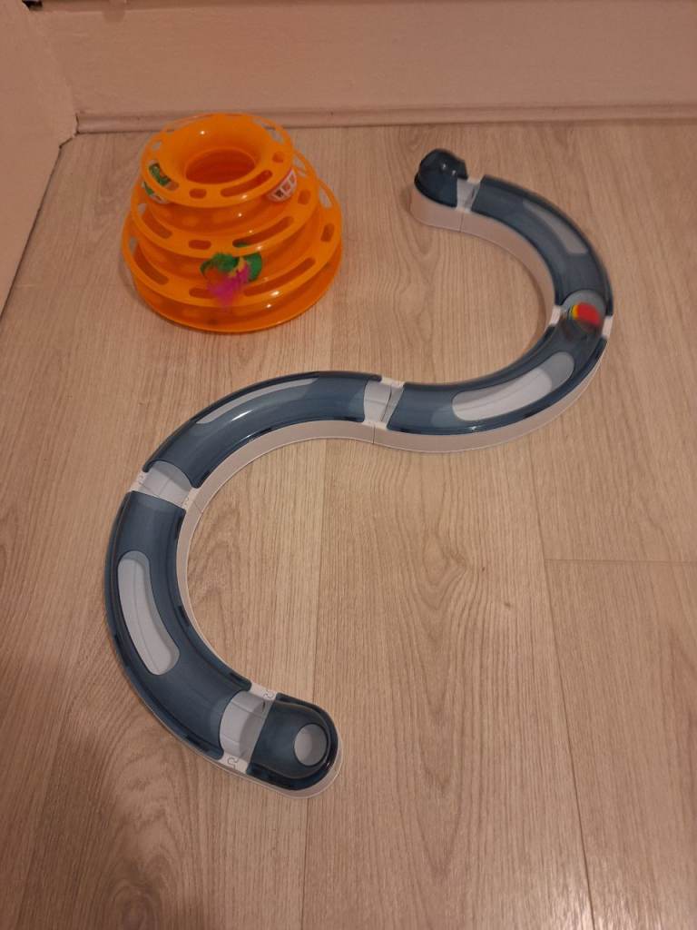 2 cats toys for £5