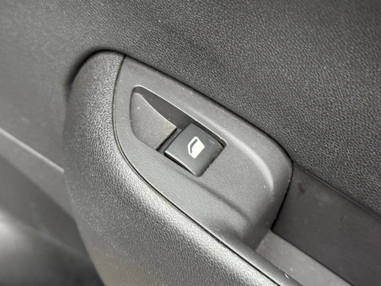 2019 Vauxhall Crossland X 1.2T ecoTec [110] SE 5dr [6 Speed] [S/S] HATCHBACK PETROL Manual