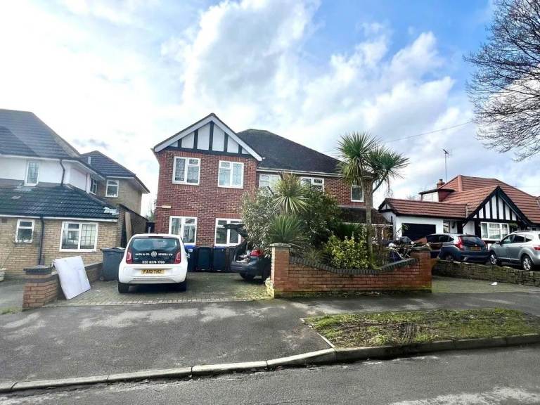 Prime 10-Room Property in Iver | Ideal for Corporate Lets & Care Providers