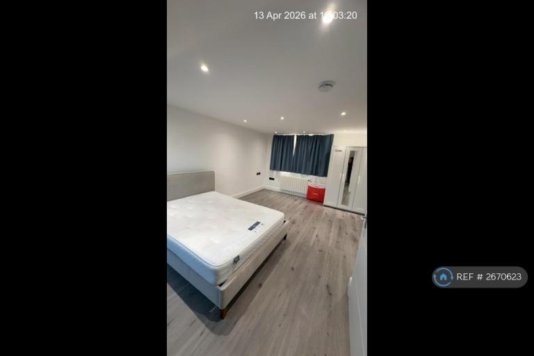 3 bedroom flat in Hunters Grove, Harrow, HA3 (3 bed) (#2670623)