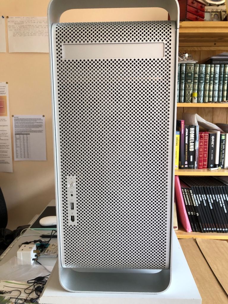 Apple Macintosh 2.3 GHz PowerPC G5 (trouble starting) with extras 