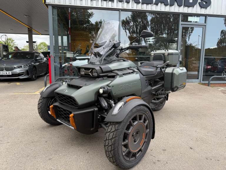 2025 Can-Am Canyon RedRock 1330cc 6 speed semi automatic Spyder trike 