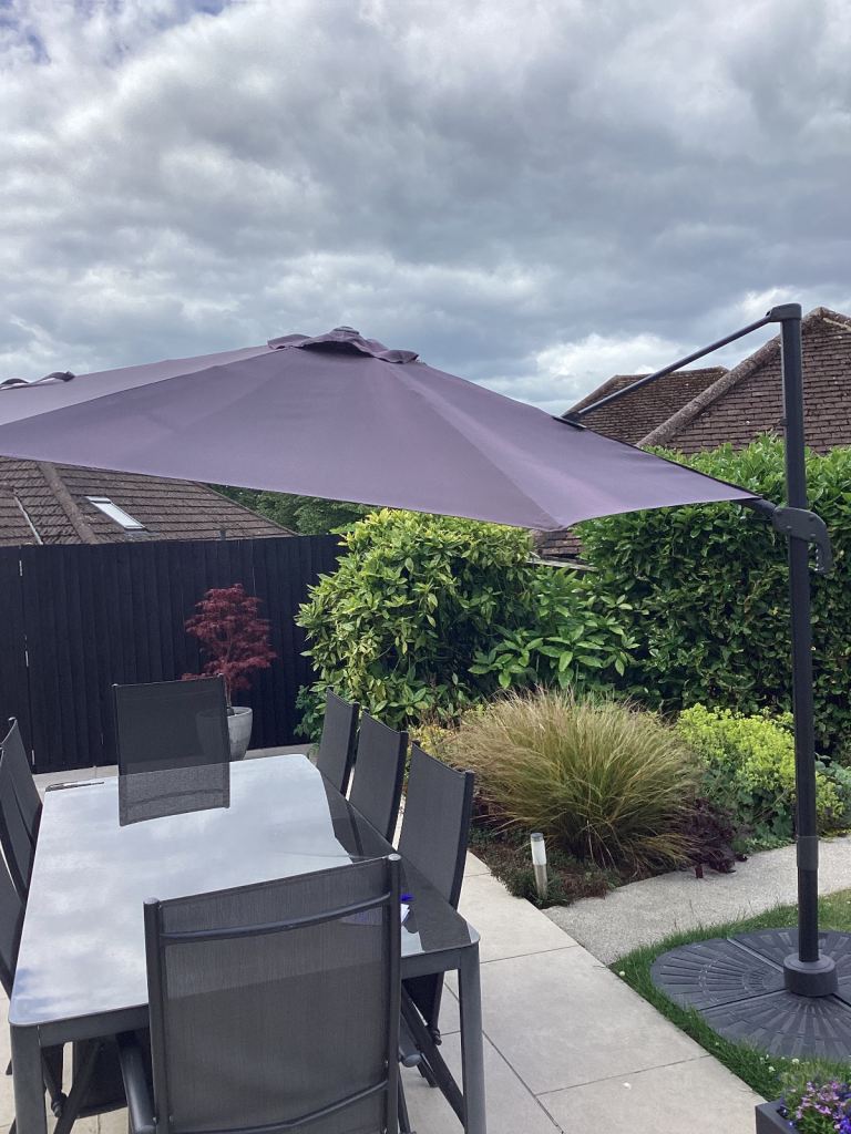 Garden parasol and weights