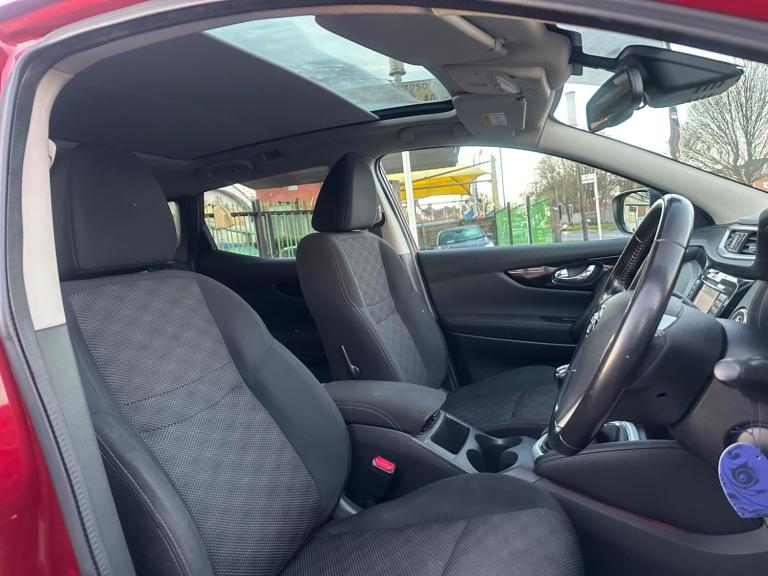 2015 Nissan Qashqai 1.2 DiG-T N-Tec+ 5dr HATCHBACK PETROL Manual