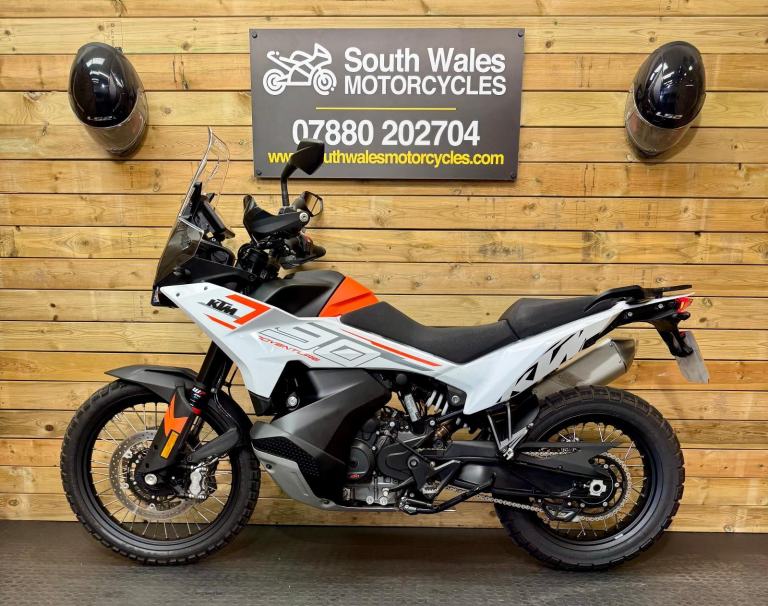 KTM 790 ADVENTURE : 2025 model : only 1600 miles 
