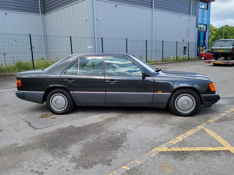 1993 Mercedes-Benz E Class 220 E 4dr Auto SALOON Petrol Automatic