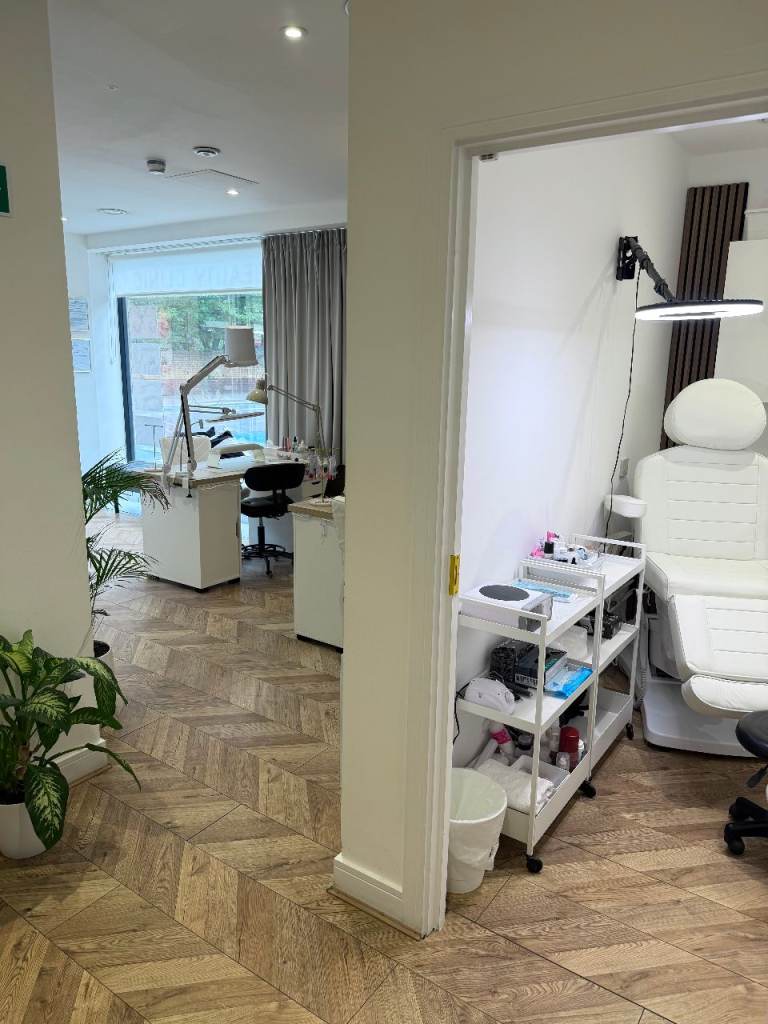 ✨ VIP PEDICURE ROOM / PODOLOGY SPACE & NAIL STATION TO RENT ✨ PART TIME | BATTERSEA SW11