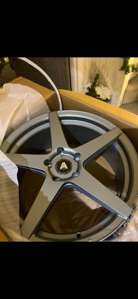 BMW Alloy wheels 8 months old