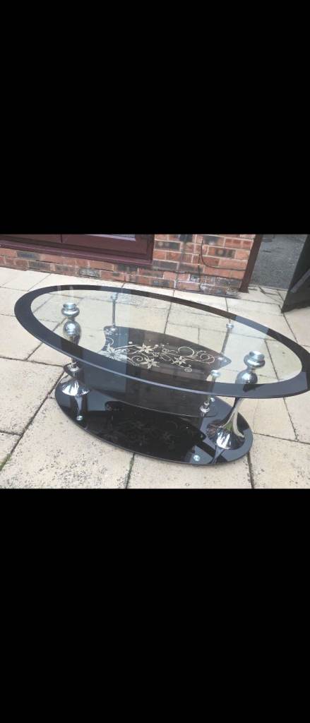 BEAUTIFUL DETAILED COFFEE TABLE 
