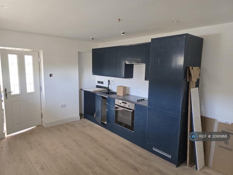 9 bedroom house in Swift Road, Southampton, SO19 (9 bed) (#3061968)