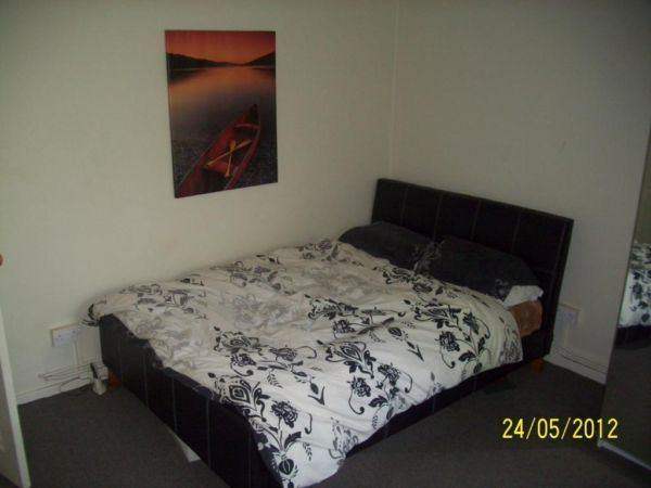 Large Double Room Available in Chadwell Heath 