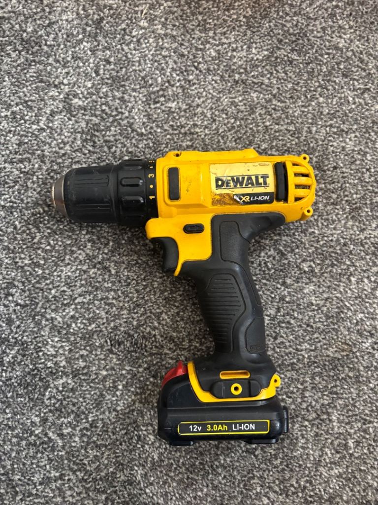 DEWALT 12v Cordless Drill – Good Condition