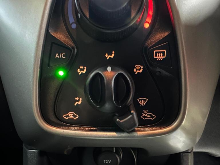 2016 Toyota AYGO 1.0 VVT-i X-Play 5dr HATCHBACK Petrol Manual