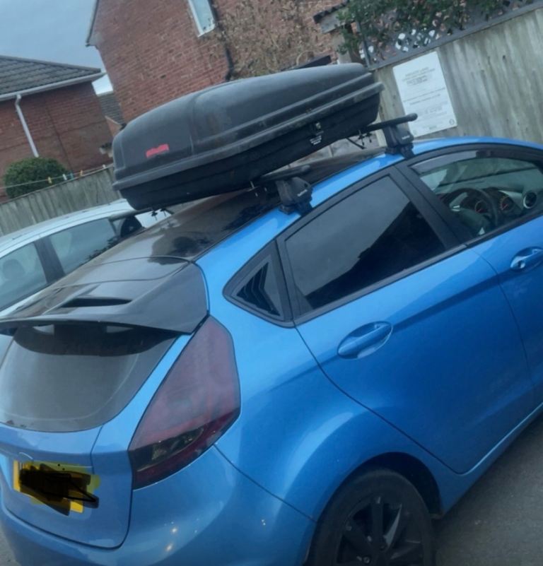 Roof box