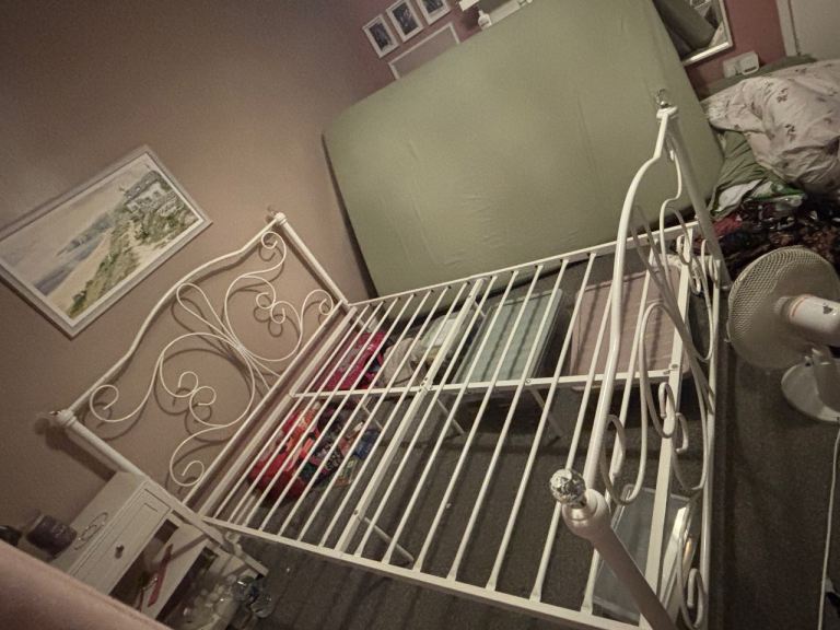double bed metal frame