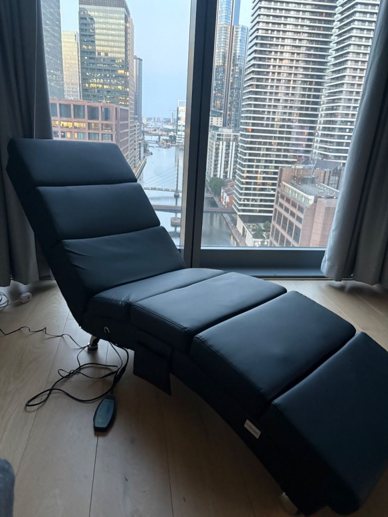Black Leather Massage Lounger – Good Condition, Electric