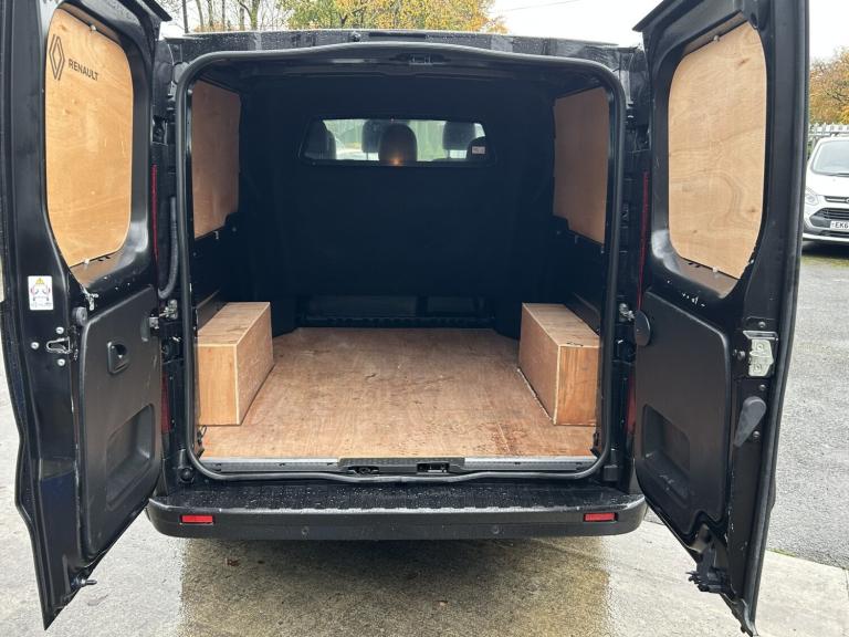 RENAULT TRAFIC 2.0 LL30 Blue dCi 170 Auto EDC Extra Sport Crew Cab Van 6 Seater