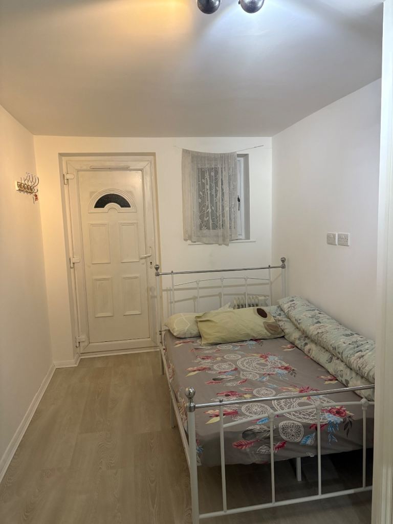 Double room available for a clean person 