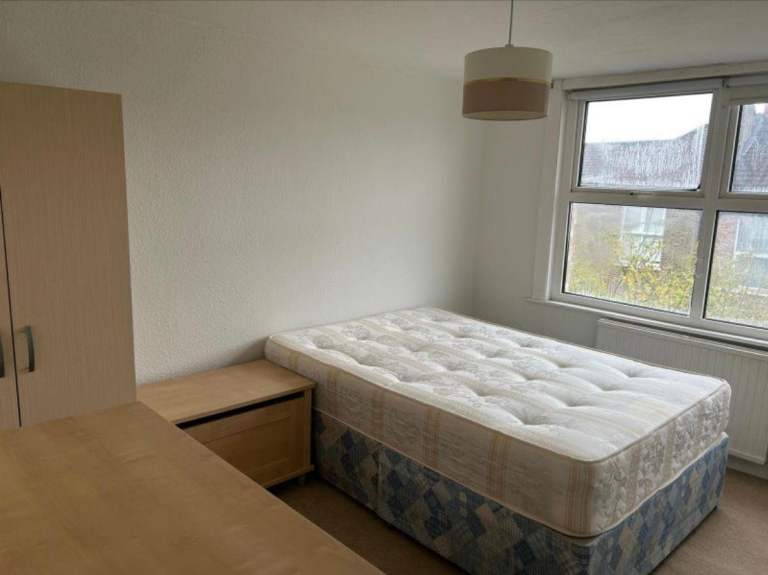 Double Room- 30 mins from Central London