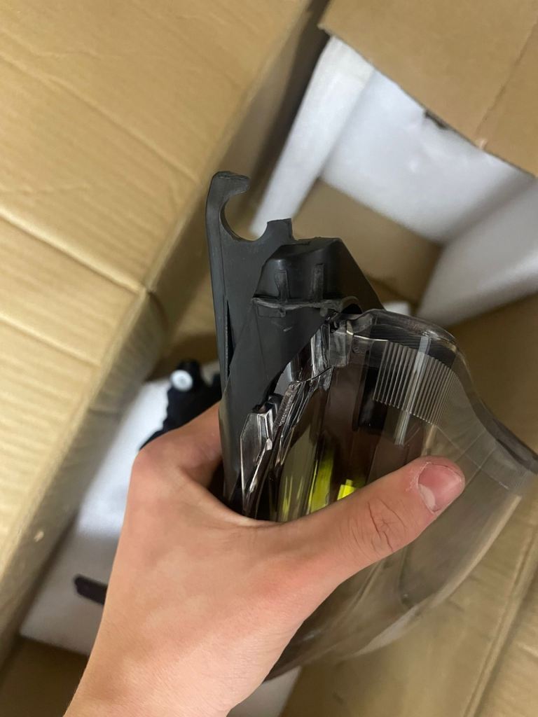 Ford transit/costum headlights(one clip broken)