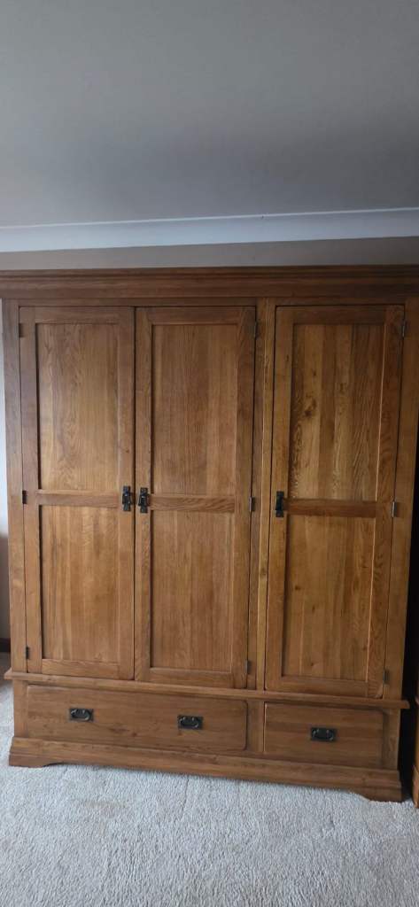 Solid oak bedroom furniture set
