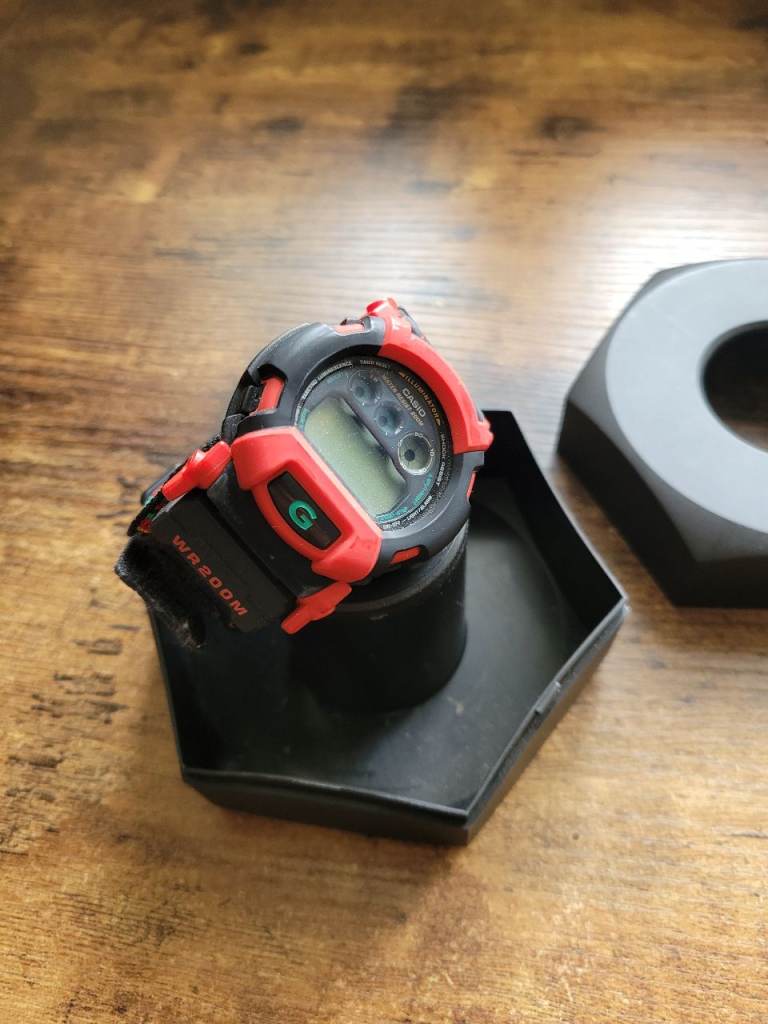 Vintage Casino G Shock DW6900 Men's Watch On Velvro Strap with Original Box