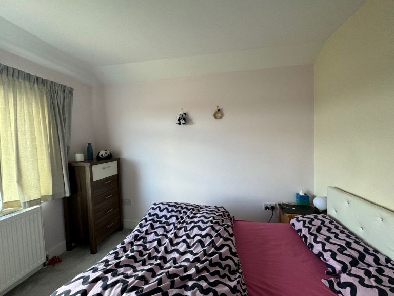 Private double bedroom at £700/month including bills