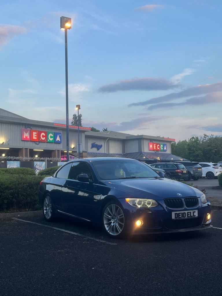 BMW 320d AUTO M SPORTS CONVERTIBLE ANGEL EYES LIGHTS PARKING SENSORS LE MANS BLU