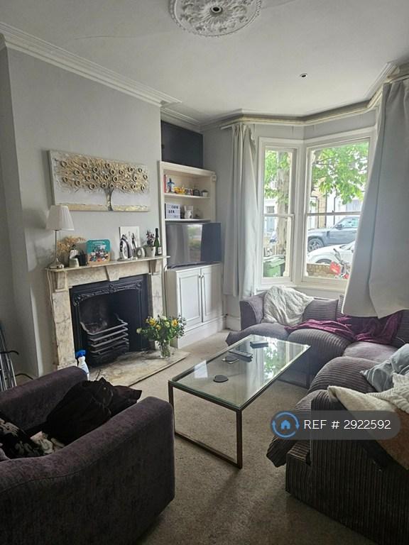 4 bedroom house in Hannell Road, London, SW6 (4 bed) (#2922592)