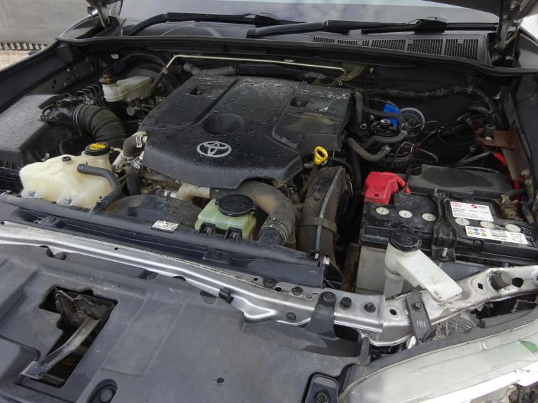 2016 66 REG TOYOTA HILUX INVINCIBLE D-4D 4WD DIESEL AUTO DAMAGED SALVAGE