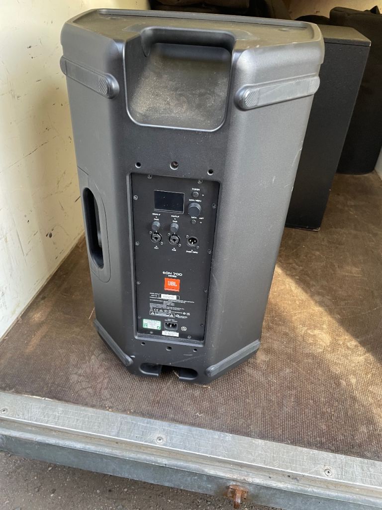 JBL EON 715 powered PA SPEAKERS…PLUS EV 18”SUB Good Condition