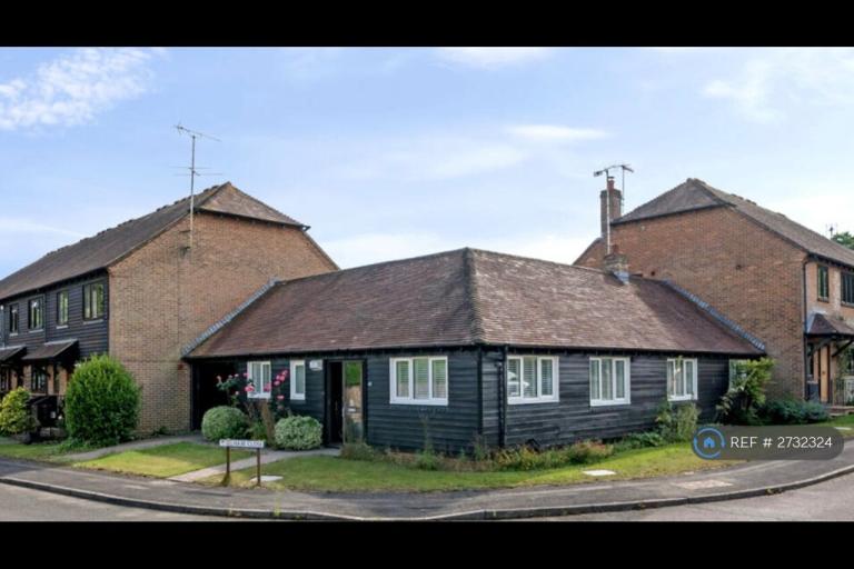 4 bedroom house in Selham Close, Chichester, PO19 (4 bed) (#2732324)