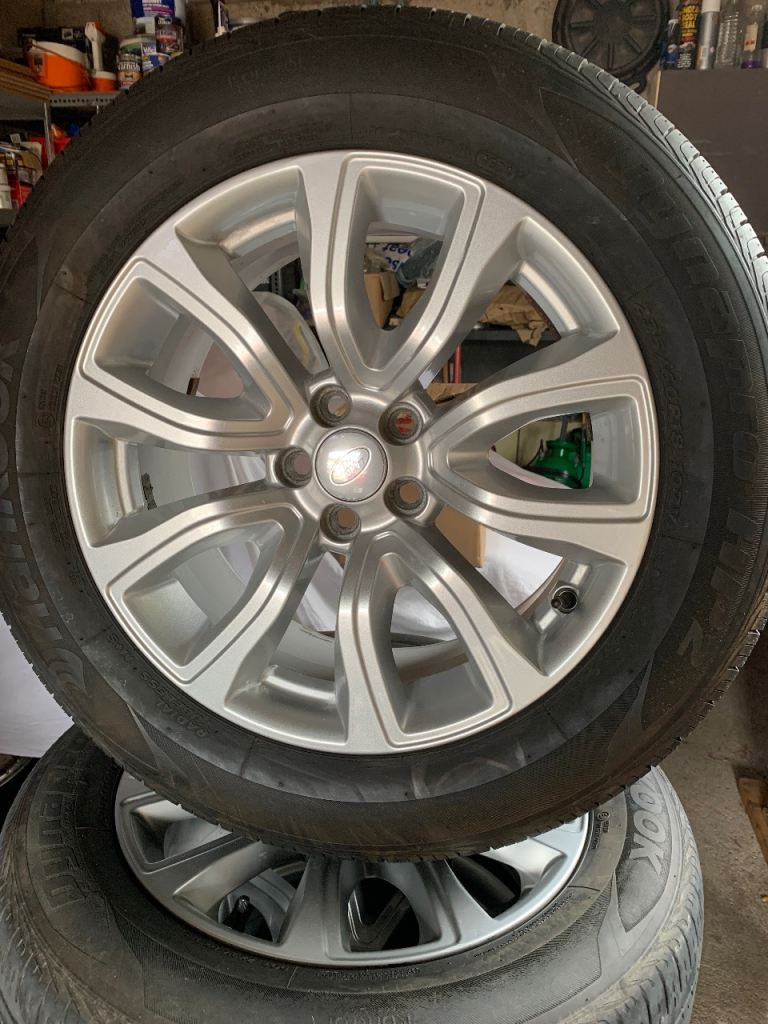 Land Rover Evoque/Discovery Sport alloy wheels and tyres.