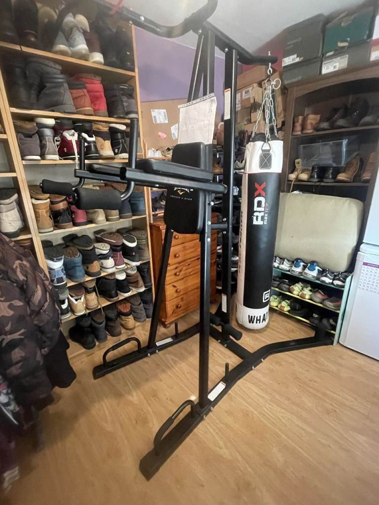 EVERLAST VKR PULL & DIP POWER TOWER WITH PUNCHBAG 